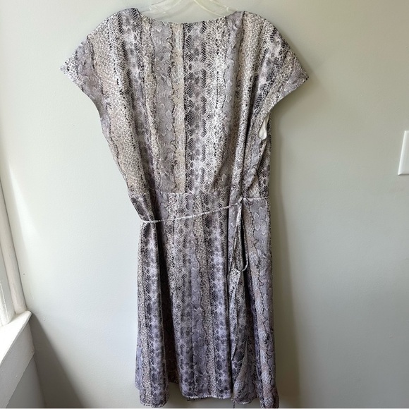 The Limited snakeskin print wrap dress - Picture 10 of 12